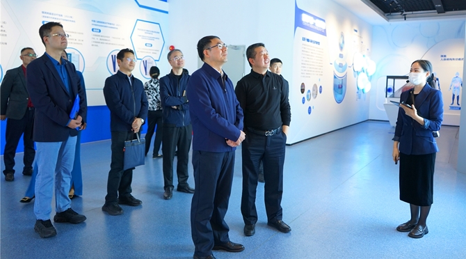 昭通市人民当局副市长赖志鸿一行光临拉霸LABA360|官方网站生物调研领导